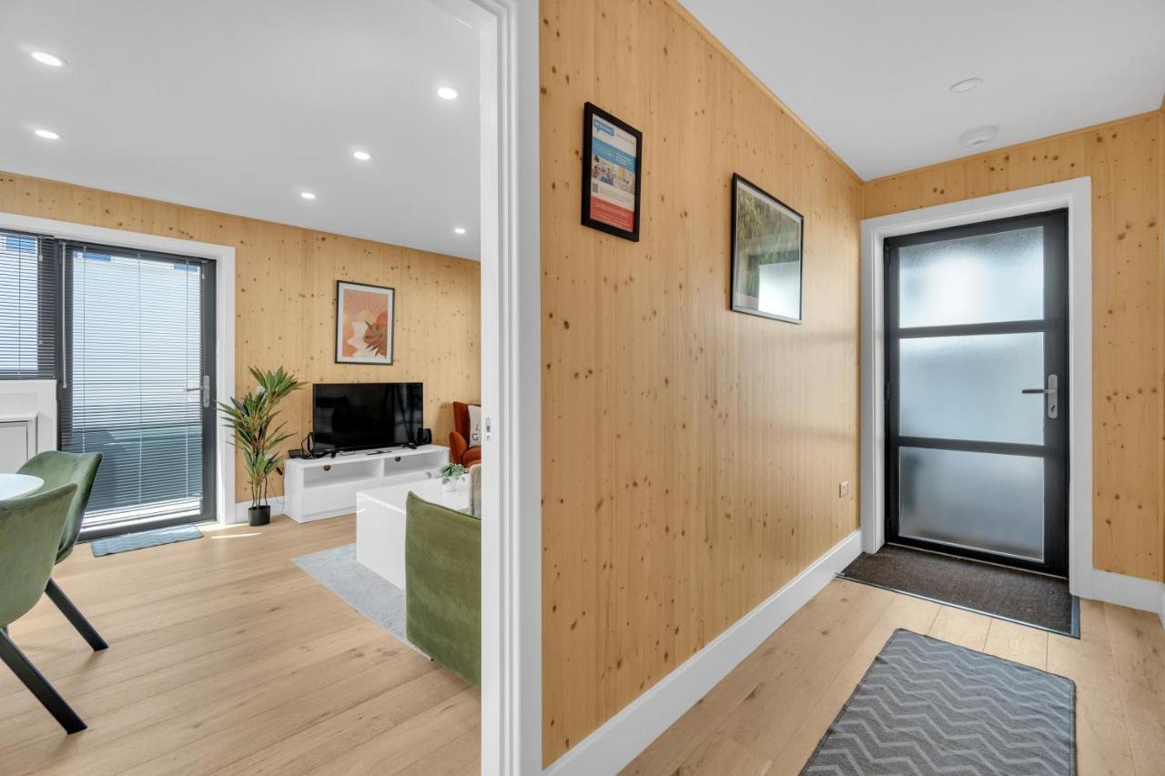 Mews 3 With Free Parking - By My Getaways Hébergement de vacances